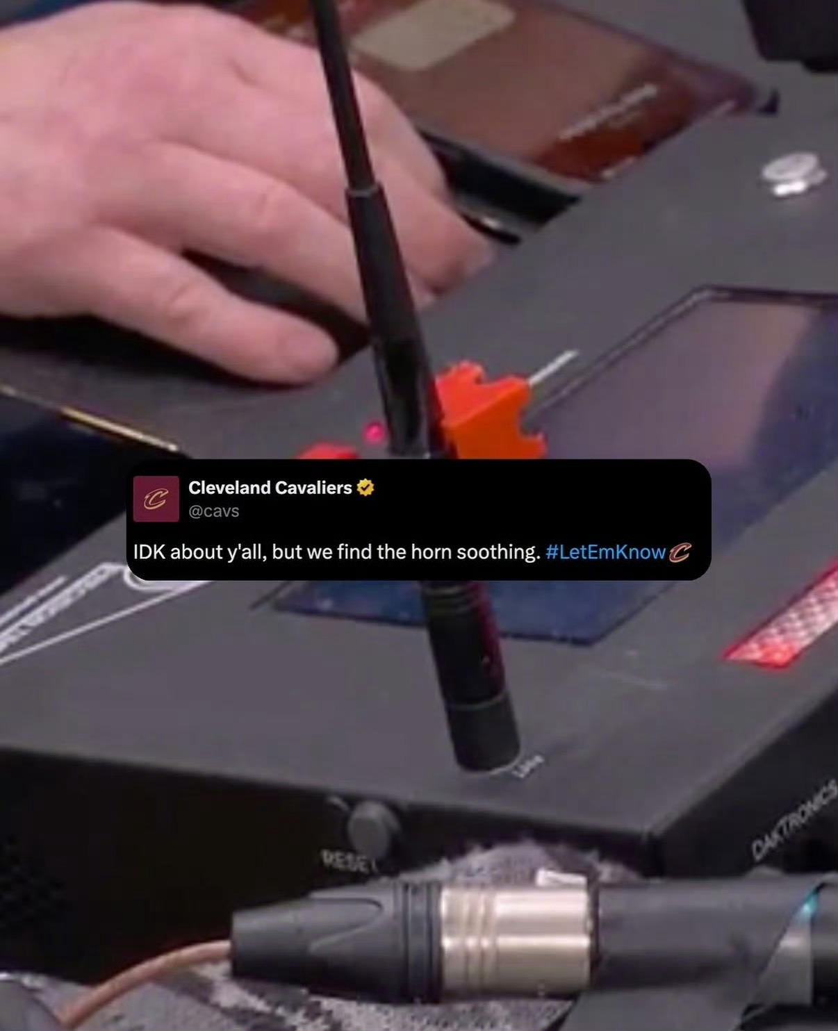 骑士vs活塞骑士克利夫兰骑士nba 离谱比赛第三节，活塞主场音响设备故障，比赛被