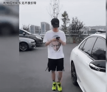 我活了大半辈子都没遇上这种美事，好不容易娶了一门媳妇，却过成陌路人。下辈子如果不