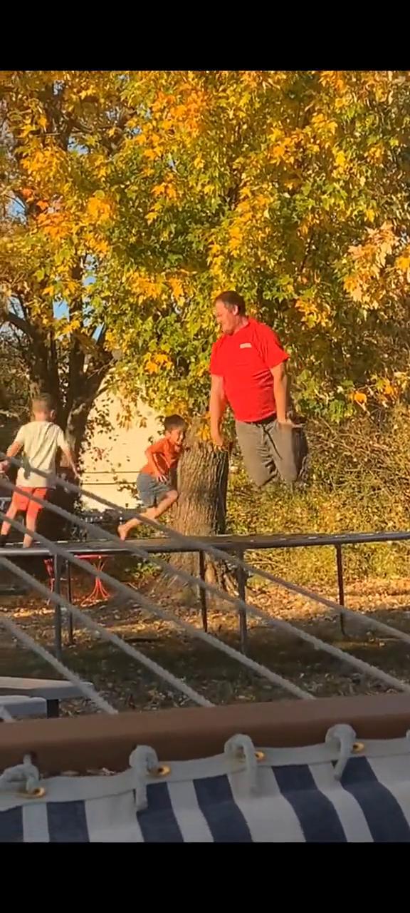 This is your man，look at the screen，that