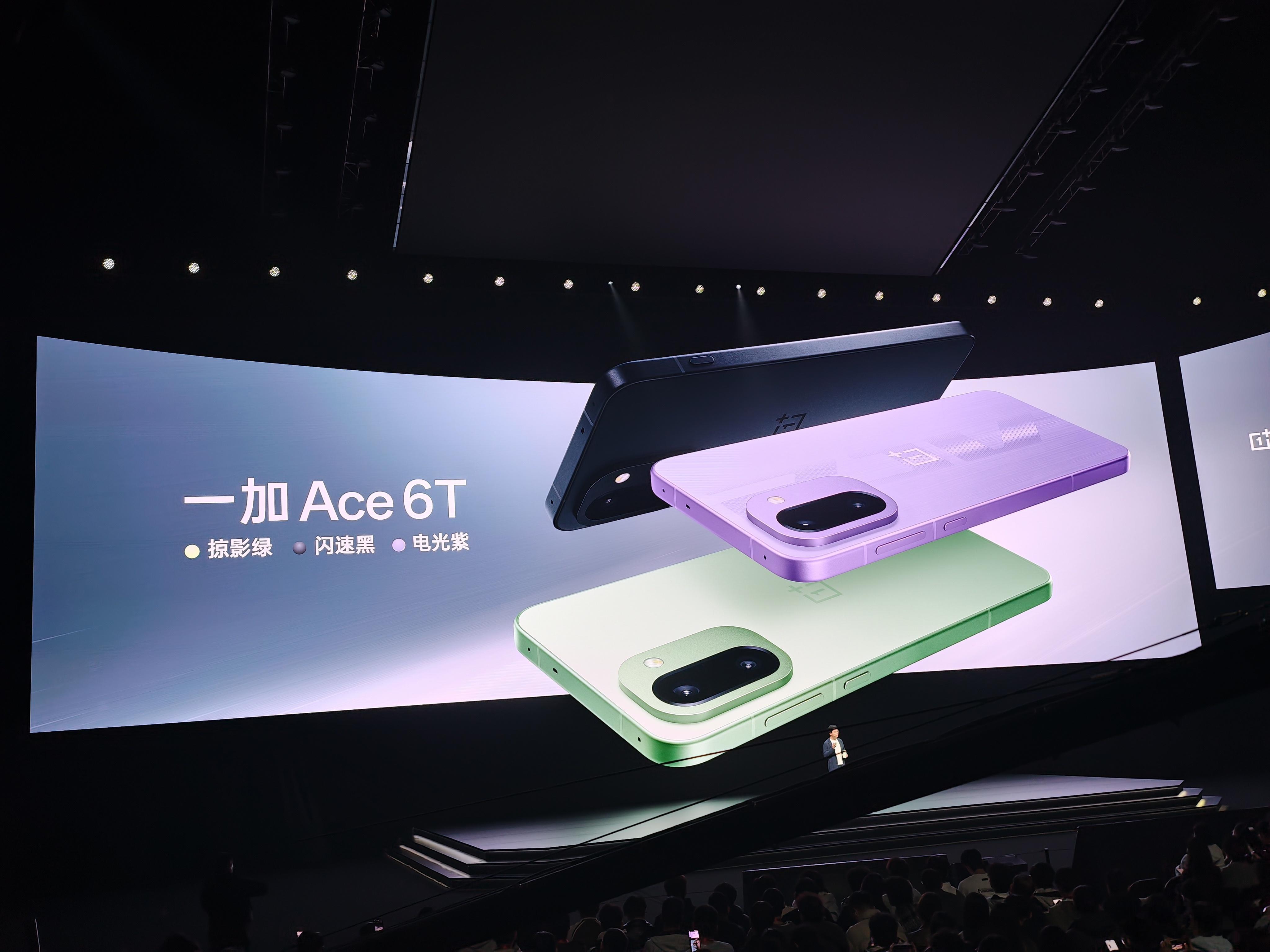 一加Ace6T黑色、绿色是丝绸玻璃，紫色是玻纤材质。 