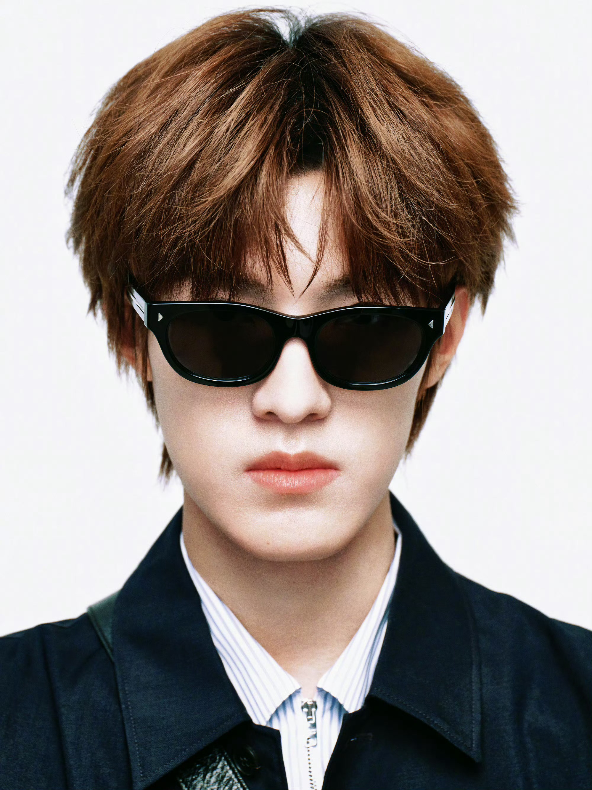 张泽禹硬照脸 张泽禹硬照脸，帅的很突出 