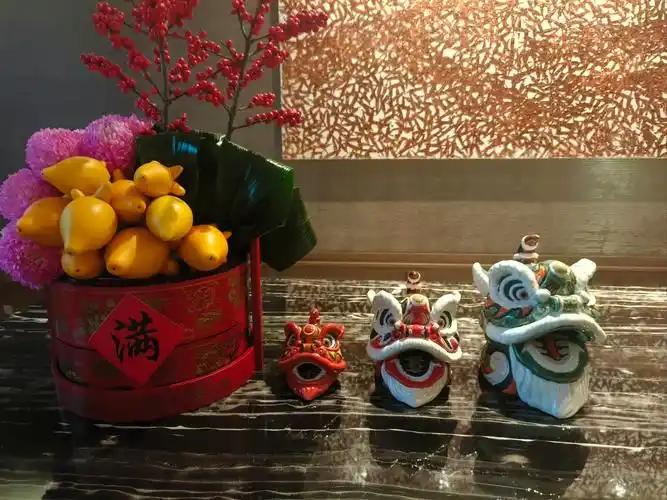 老家，很多父母变聪明了，逢年过节时，都是自己走亲戚，不让子女去；村里的红白事，也