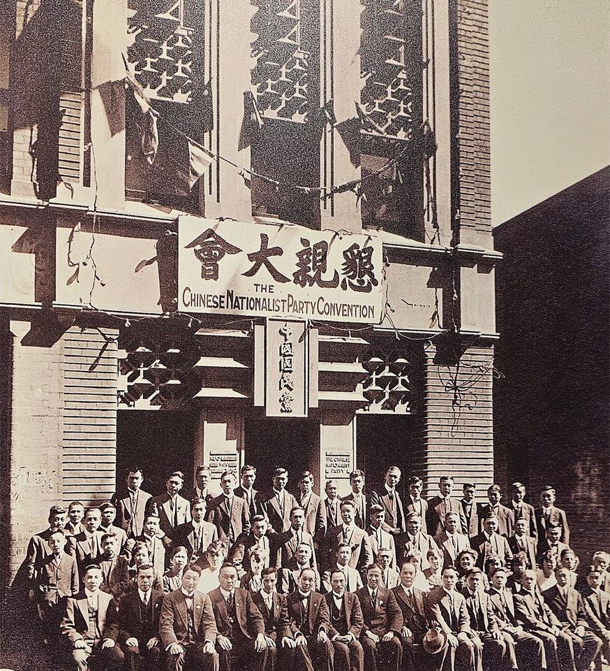 萧旭岑7月3日在节目中出人意料地表示，“不管哪个政党执政，只要两岸的敌对状态还没