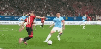 前国脚姜至鹏运气真差，对阵成都蓉城时，开场不久就因一个动作吃到红牌。裁判判罚依据