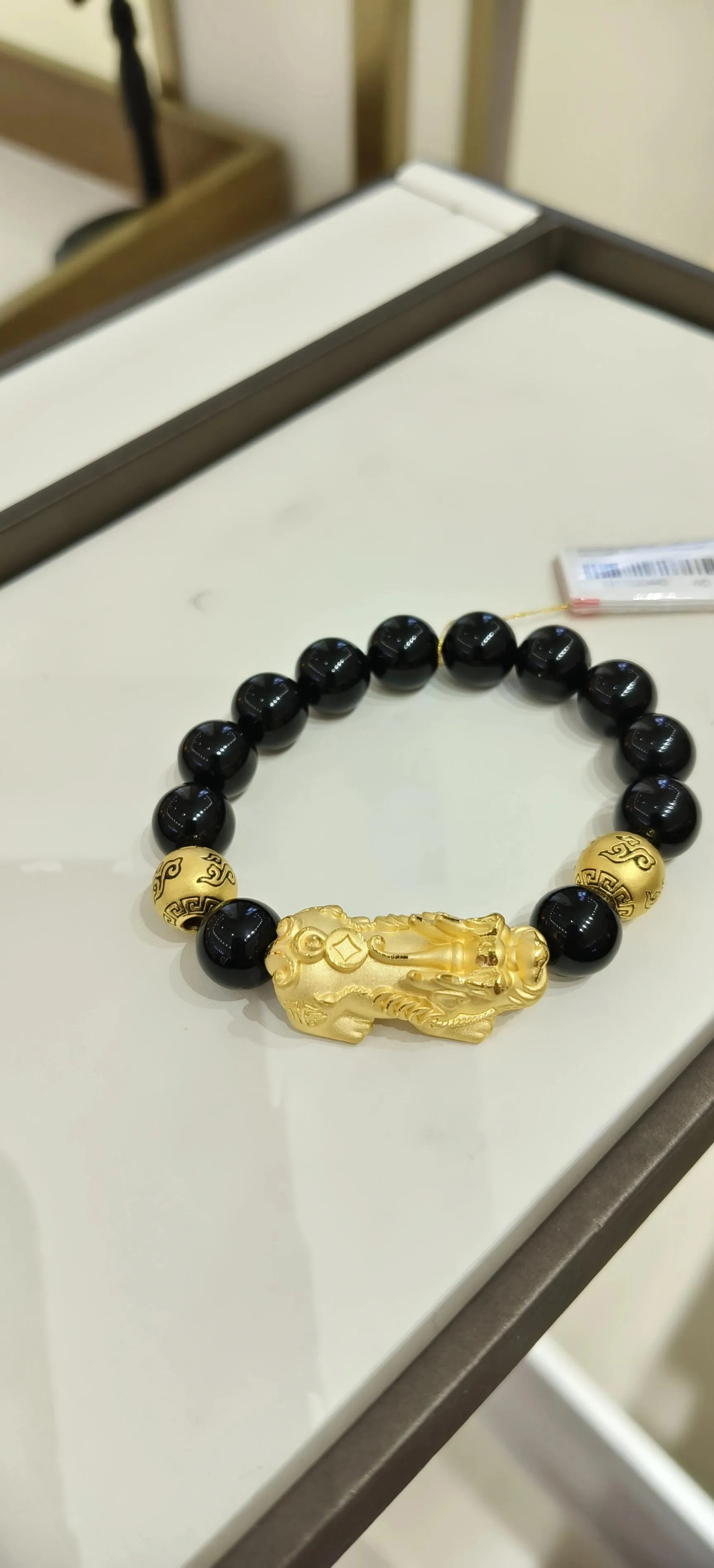 黄金变绿金昨天去买黄金小手饰最后打了6折买到了……还是品牌货，是太暴利还是现在真