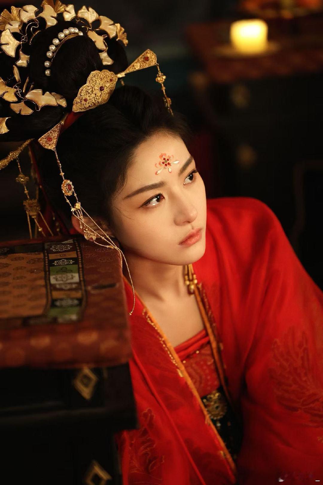 赵晴 00花买股 赵晴 事业心上来了 内娱00花的潜力股非赵晴莫属！女将军角色适