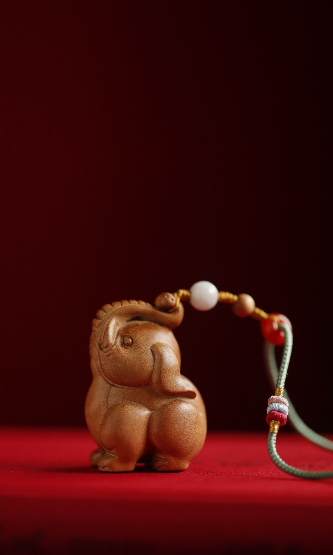 老山檀香【吉象】手把件手作精品，老山檀香香韵醇厚；寓意吉祥，年年好运，入案头赏玩