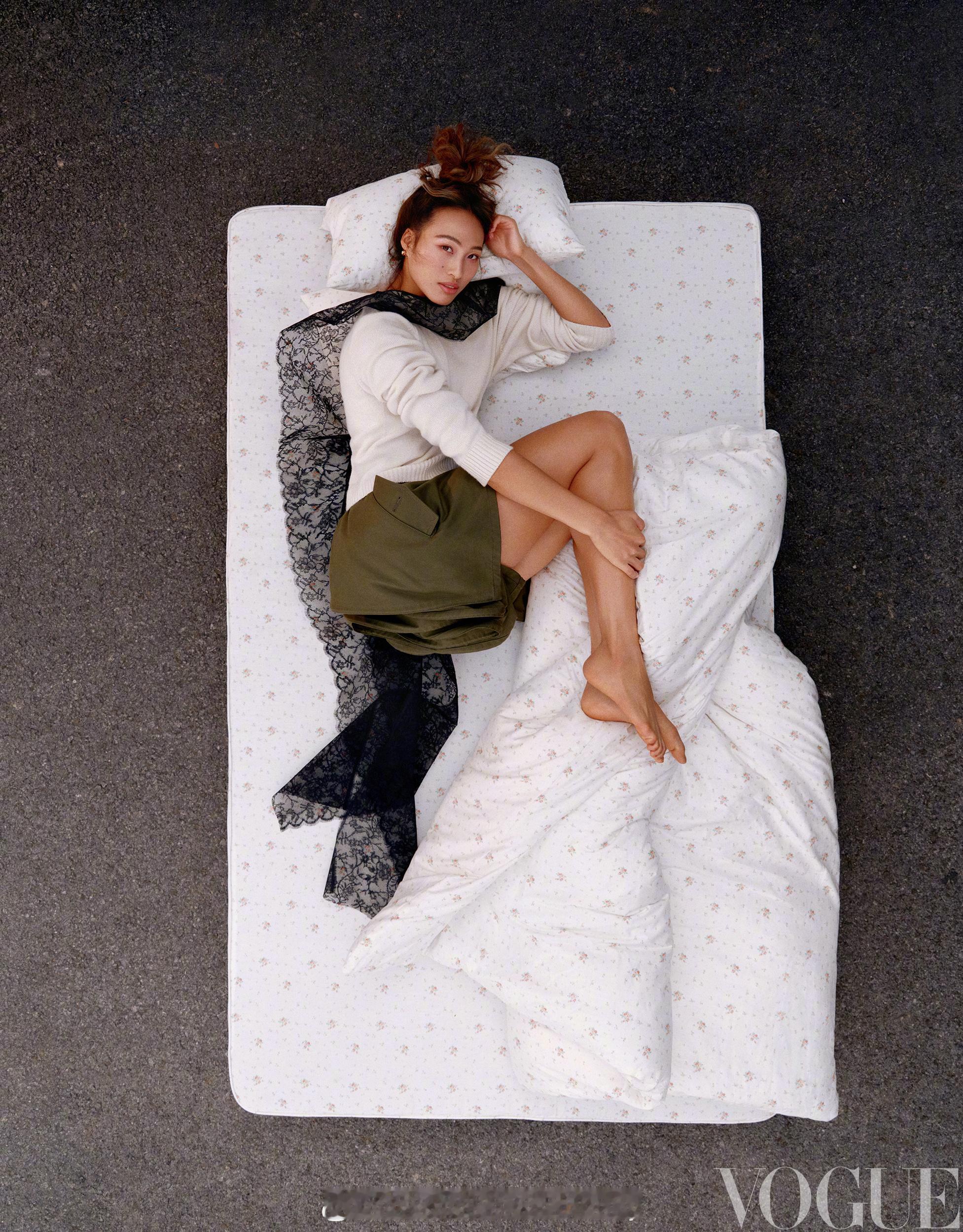 百变郑钦文，怎么变都好看郑钦文VOGUE十二月刊封面VOGUE多面郑钦文大片郑钦