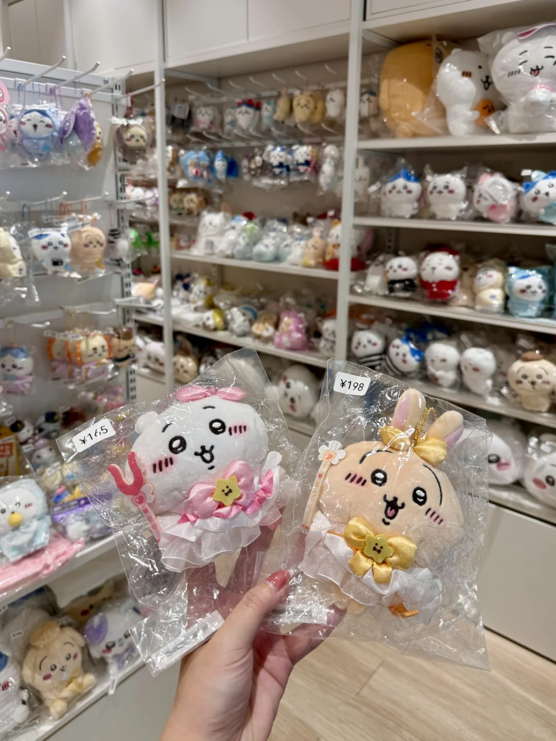 这是上海chiikawa专卖店吧…满满的都是…