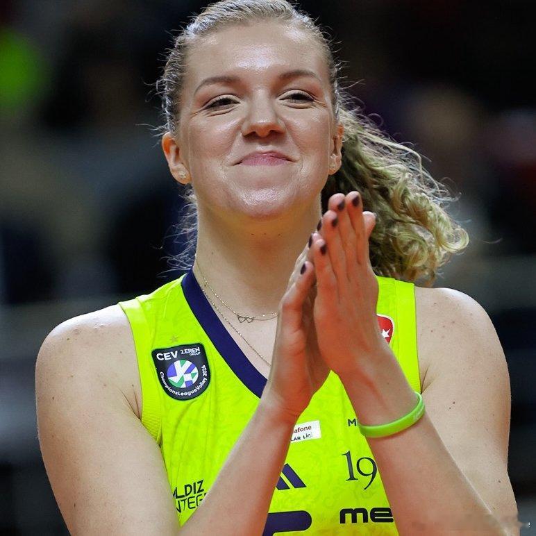 🎙️ 阿格涅什卡·科尔内卢克：费内巴切俱乐部的组织管理水平确实非常出色，无可挑