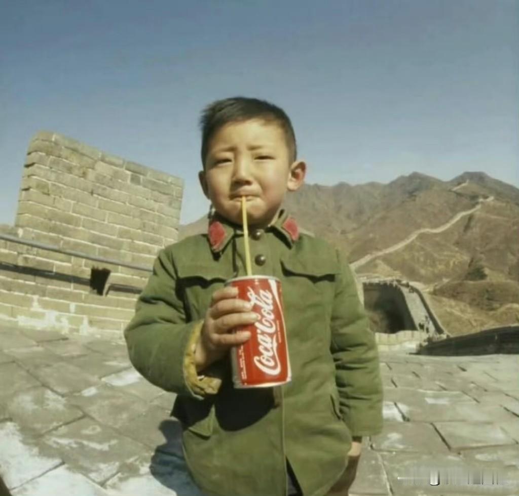 改革开放初期，这位男孩成为国内较早的，第一位品尝可口可乐的人。