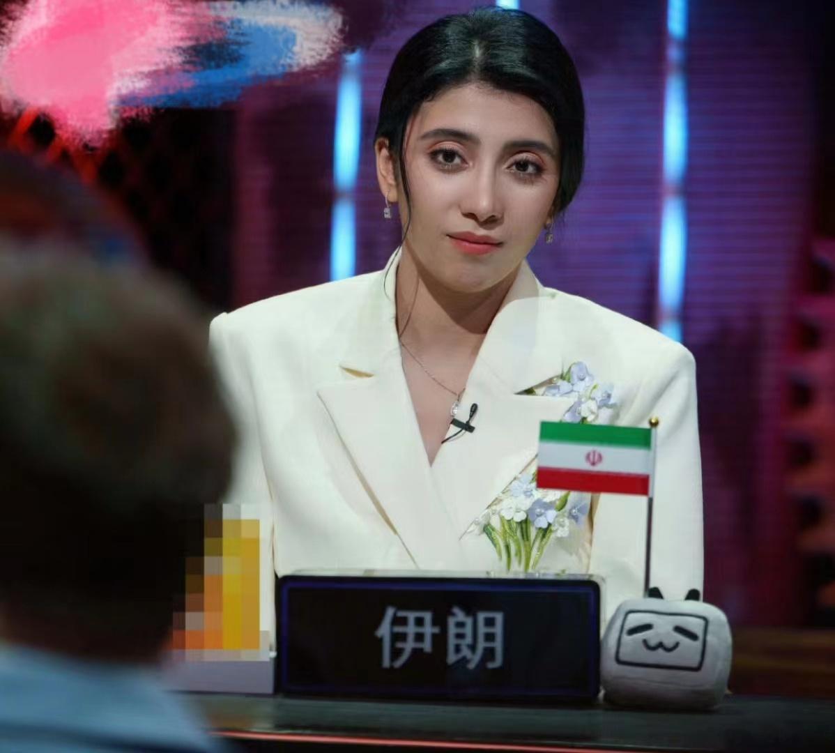 #娜菲菲像是来打假的##非正式会谈#华波波：如芒在背，如坐针毡，被监控的死死的[
