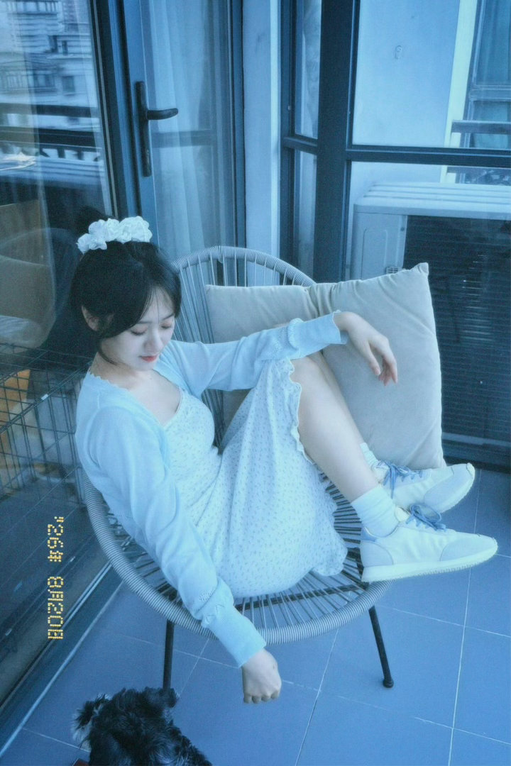 袁冰妍[超话] [兔子]袁冰妍 [兔子]我最喜欢三月的风，四月的雨，不落的太阳和