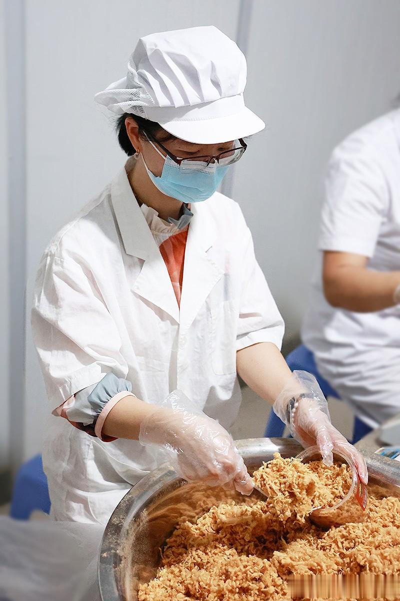 不是所有的肉松都叫酥肉松，不信，大家可以去对比超市和其它地方卖的肉松，比比看，不
