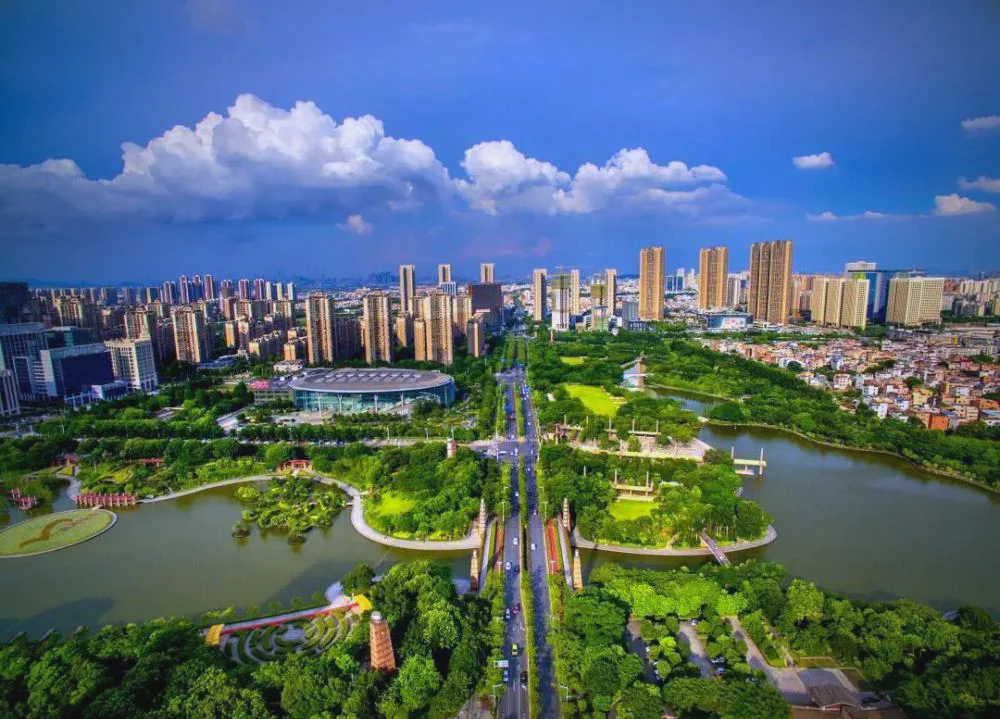 佛山制造业大厂有多大？2025年营收4585亿元