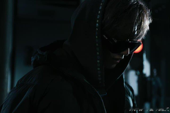 刘耀文潮男look刘耀文在听sauce 刘耀文潮男look来啦 