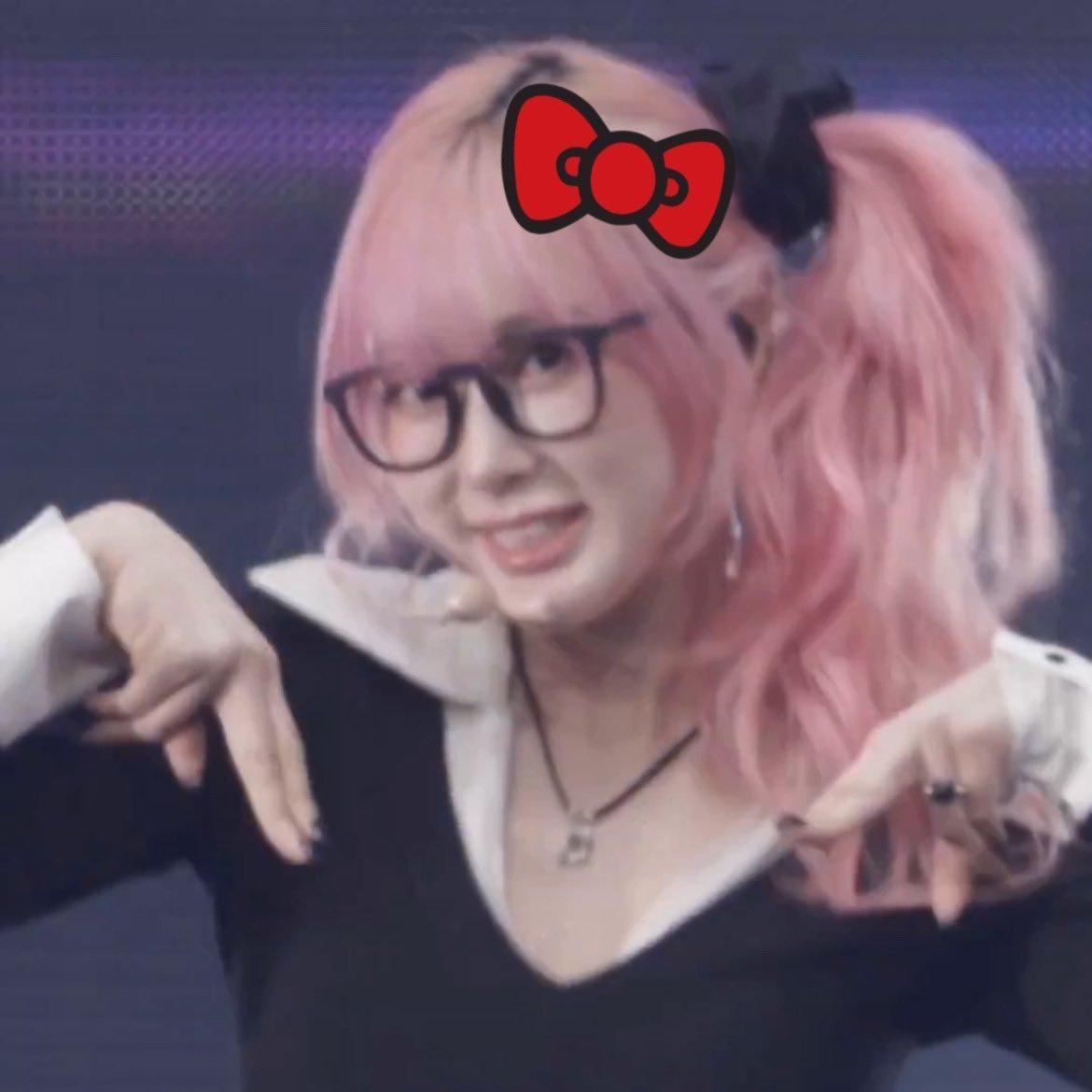 Giselle[超话]  今日份hellokitty小梨这完全是小萌物 真的完全