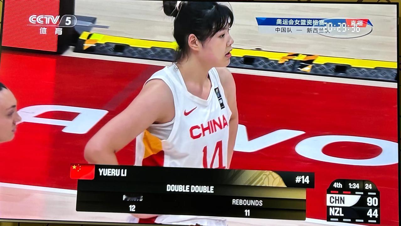 巴黎奥运资格赛，中国女篮大胜新西兰！
比看伟大的国足的比赛舒服多了！