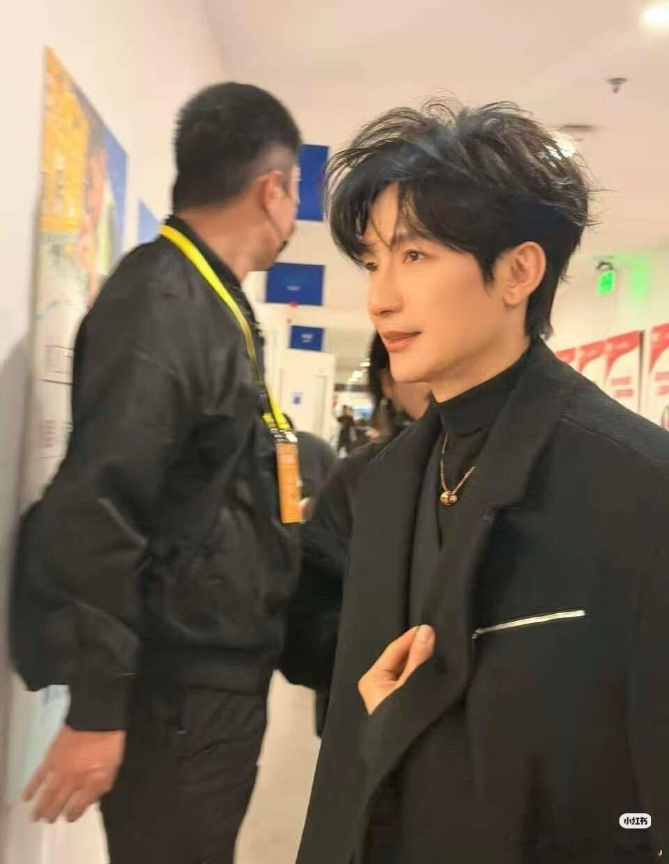 众星百花迎春晚会录制章子怡 吴京 沈腾 张凯丽 张译 黄渤 李宇春 周笔畅 范玮