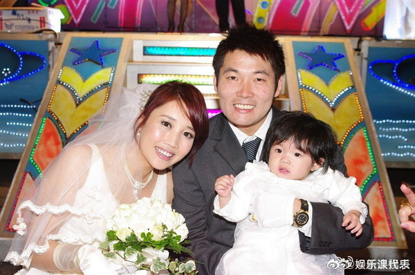 经纪人否认ALin婚变传闻经纪人否认ALin离婚传闻 据台媒，与大8岁球星老公黄