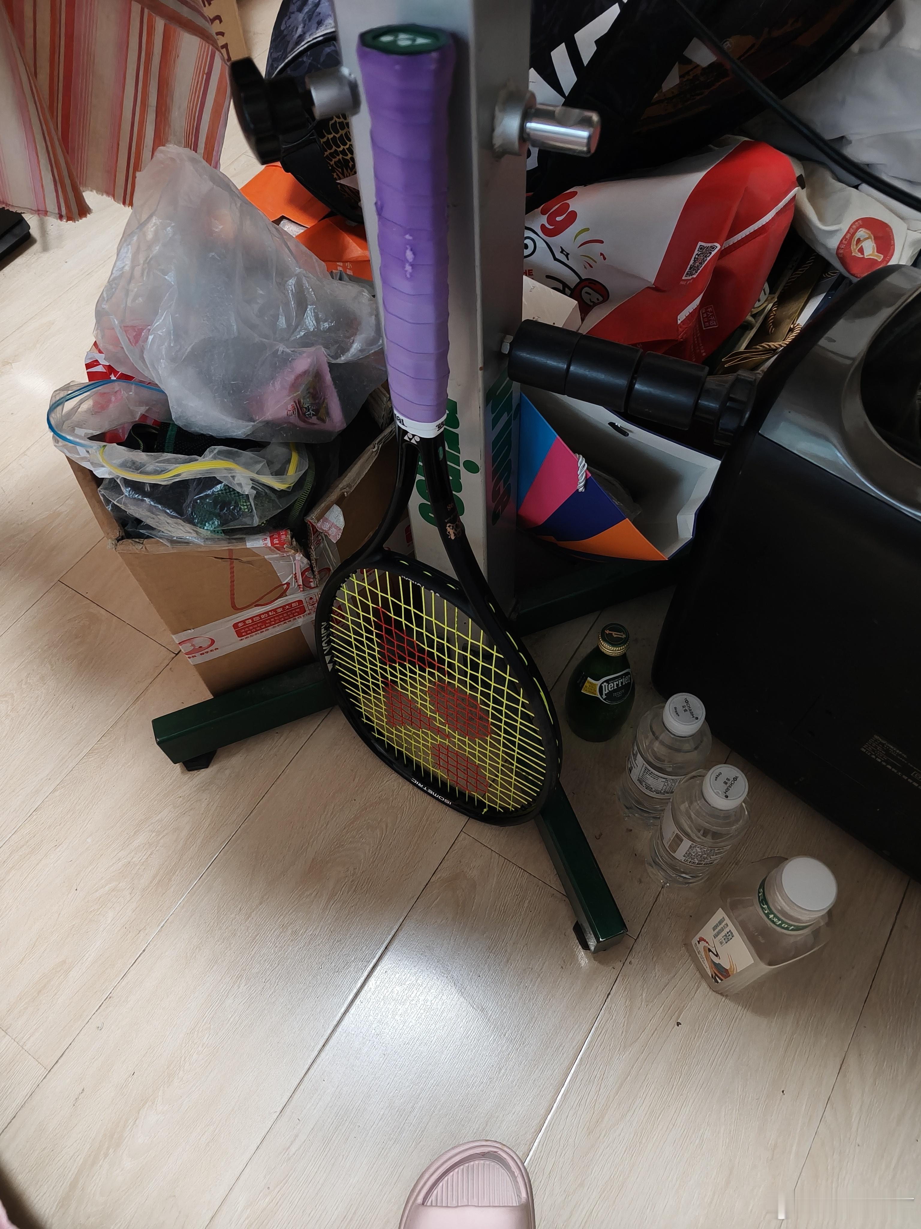 上午只是睡了个小懒觉，起床后给福森园林媒体队的队友——“清华德约”丰友的“王座”