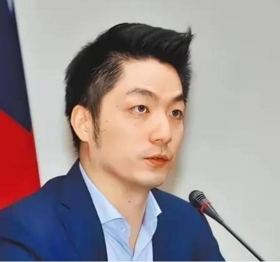 台北市市长蒋万安曾宣称，如果大陆继续在台海进行军机绕台和军演的话，他就要停掉双城