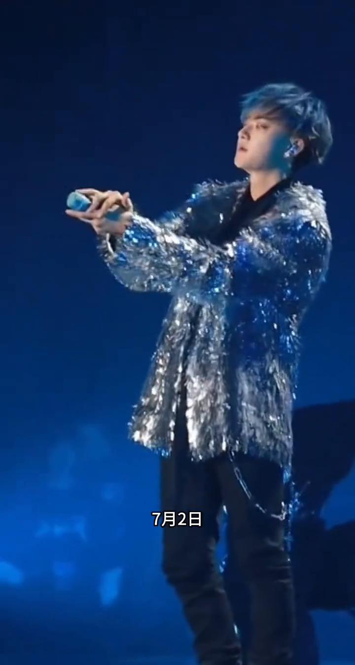 韬哥你这状态开演唱会太对味了。
7月2日，黄子韬晒出最近状态宣传他的演唱会，清爽