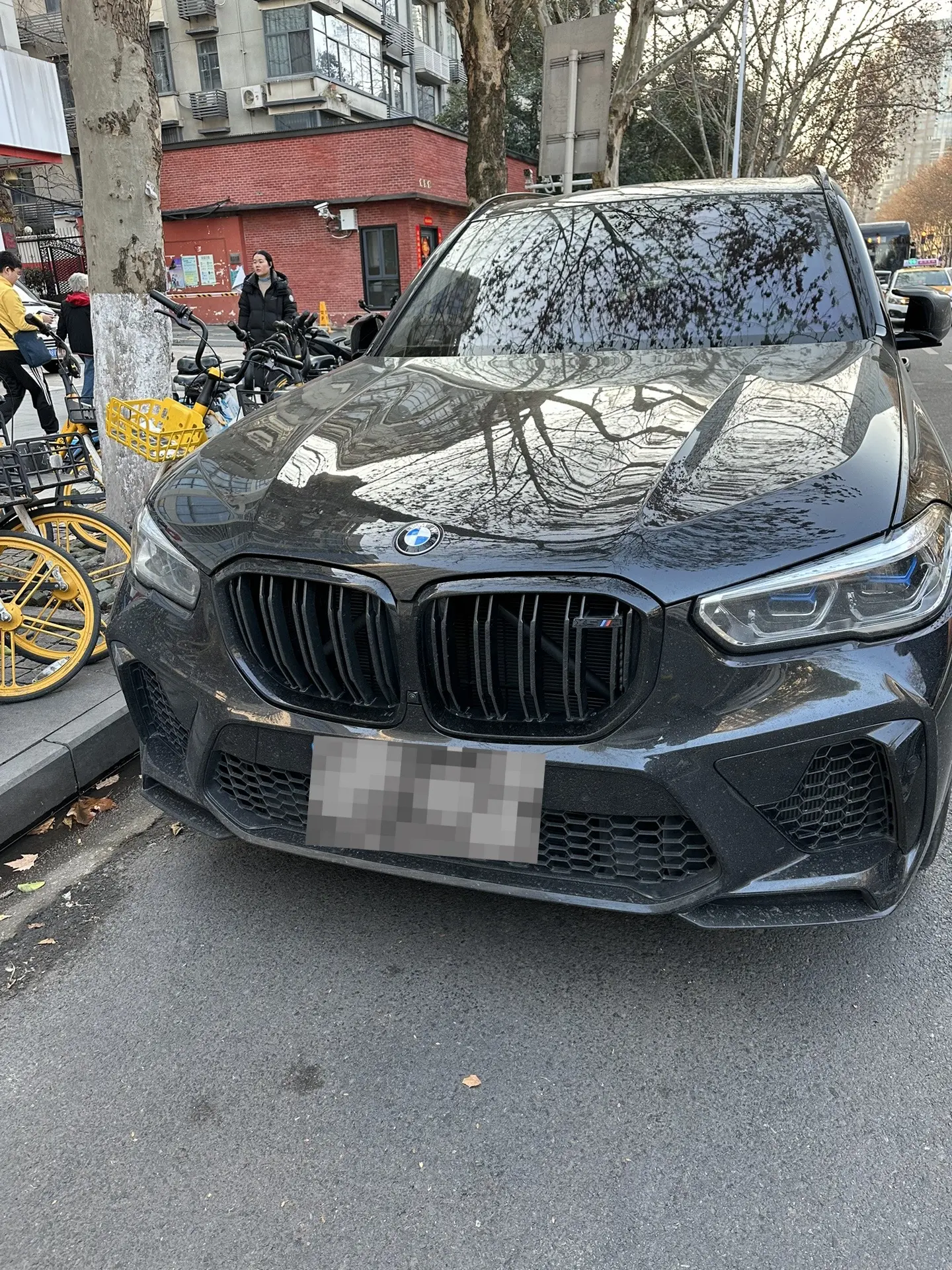 BMW X5M 你会选择一台SUV性能猛兽吗？X5M！