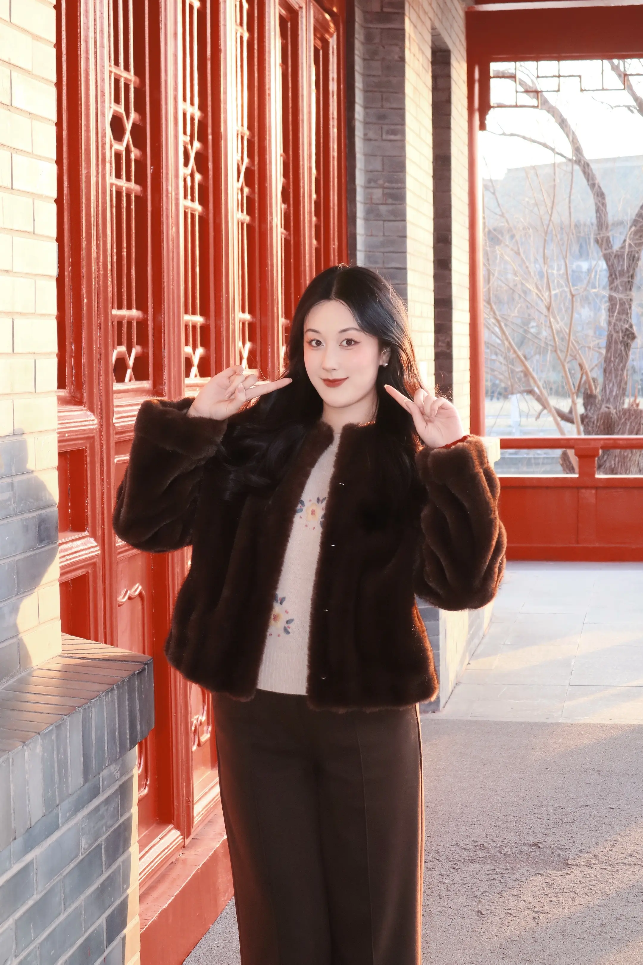 春会来 事会顺 人会好 花会开。