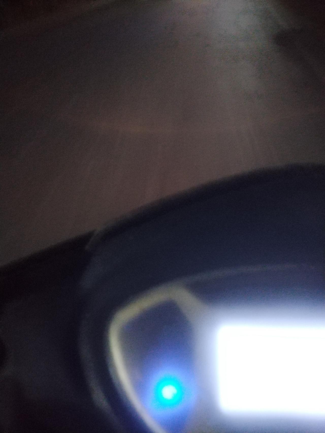 刚才一辆搅拌车几乎要了我的命！我骑电动车从老家出来，到了路口，看到公路上来车接连