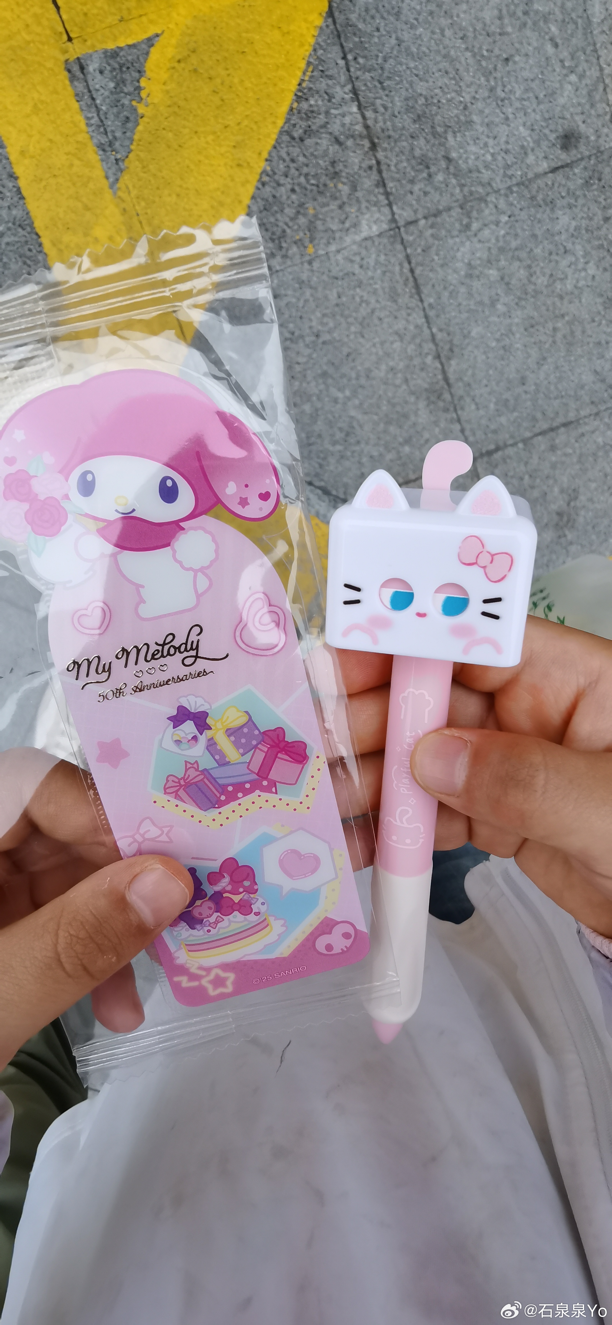 小朋友现在的笔和书签很可爱 