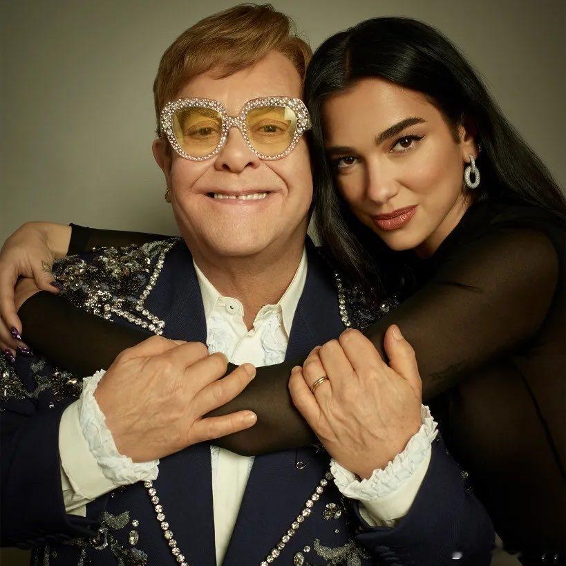 据Daily Mail消息，大姑妈Elton John 将在 Dua Lipa 