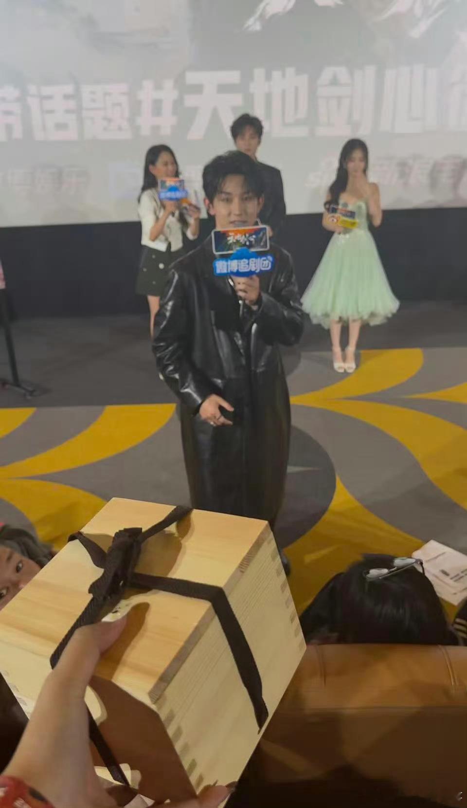 郭俊辰送亲签手作杯郭俊辰的手作杯太有仪式感，把心意刻进杯盏里了，真的是一个很细心