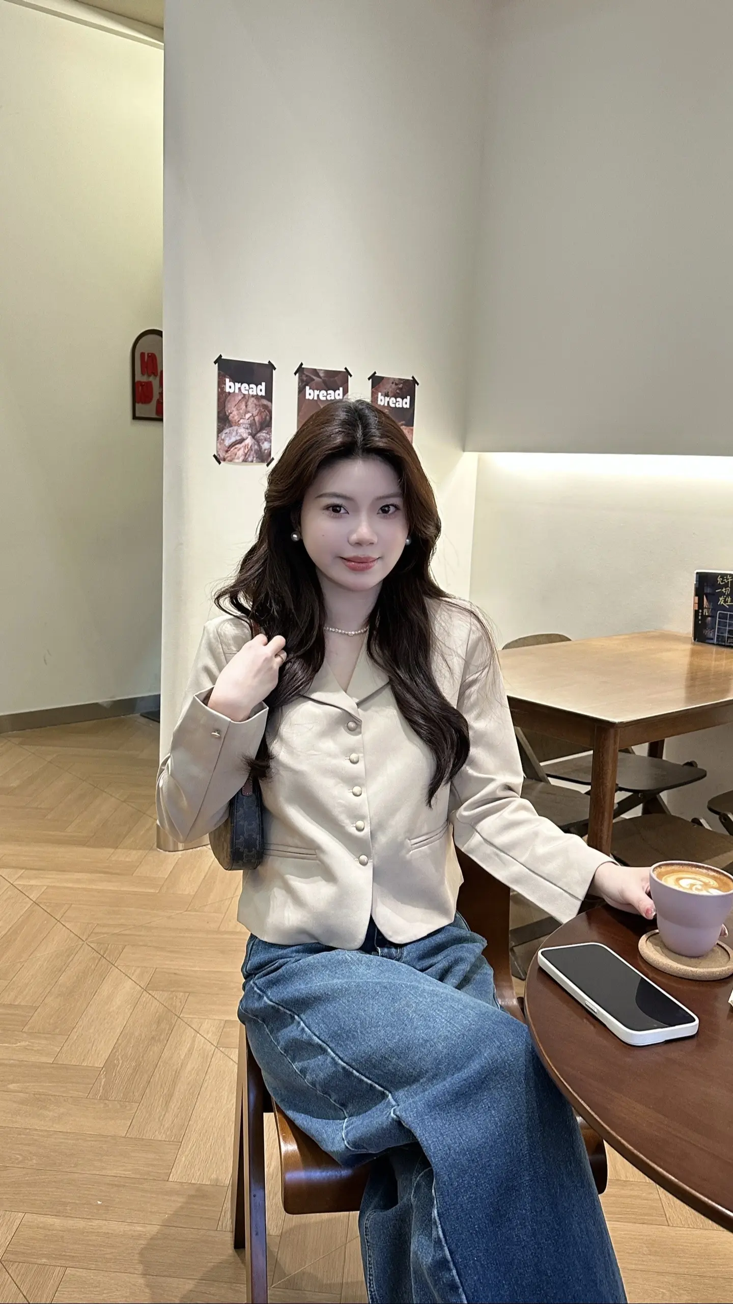 亲爱的女孩 你并不是一个待人拆开的礼物 爱你的人 会爱你的一切