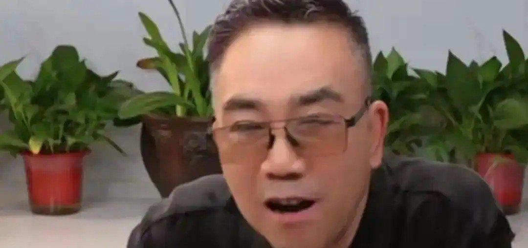 杨少华遗产4个亿，4个儿子每人分1亿？儿子杨议最新回应。7月18日晚，杨议直播，