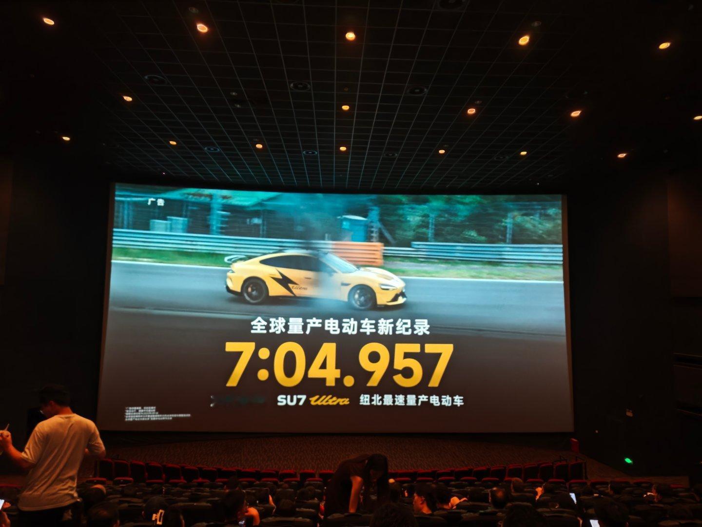 二刷F1，还以为走错片场了[笑cry]在电影院看到这一幕，真的既亲切又骄傲[爱慕