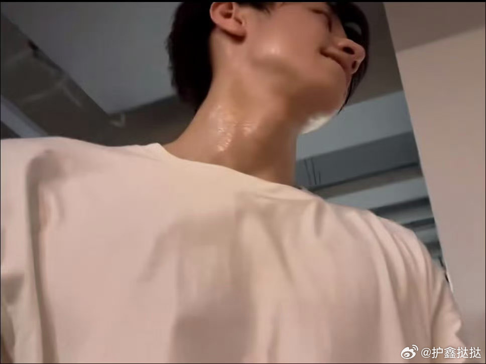 朱志鑫高会睡觉自拍-朱志鑫是好男孩吗你要睡了，可是angel们都睡不着了呀！怎么