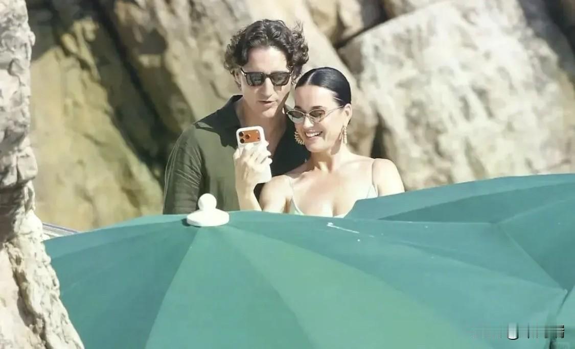 加拿大前总理贾斯汀·特鲁多与美国流行天后凯蒂·佩里（Katy Perry，中国粉