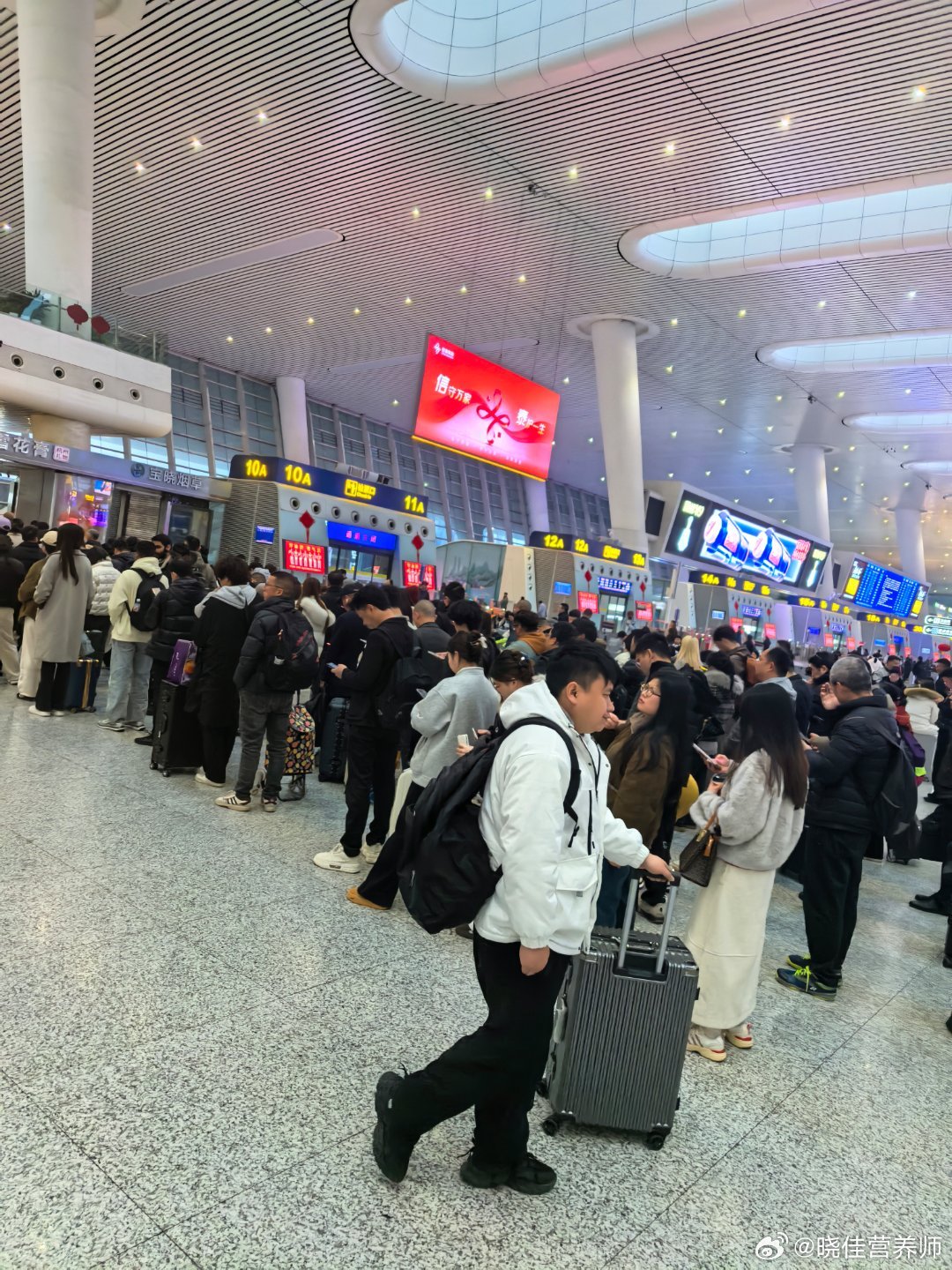 清晨第一班车 和第一班飞机 人都是最多了时间可贵 出差最好当天往返是我的习惯实在