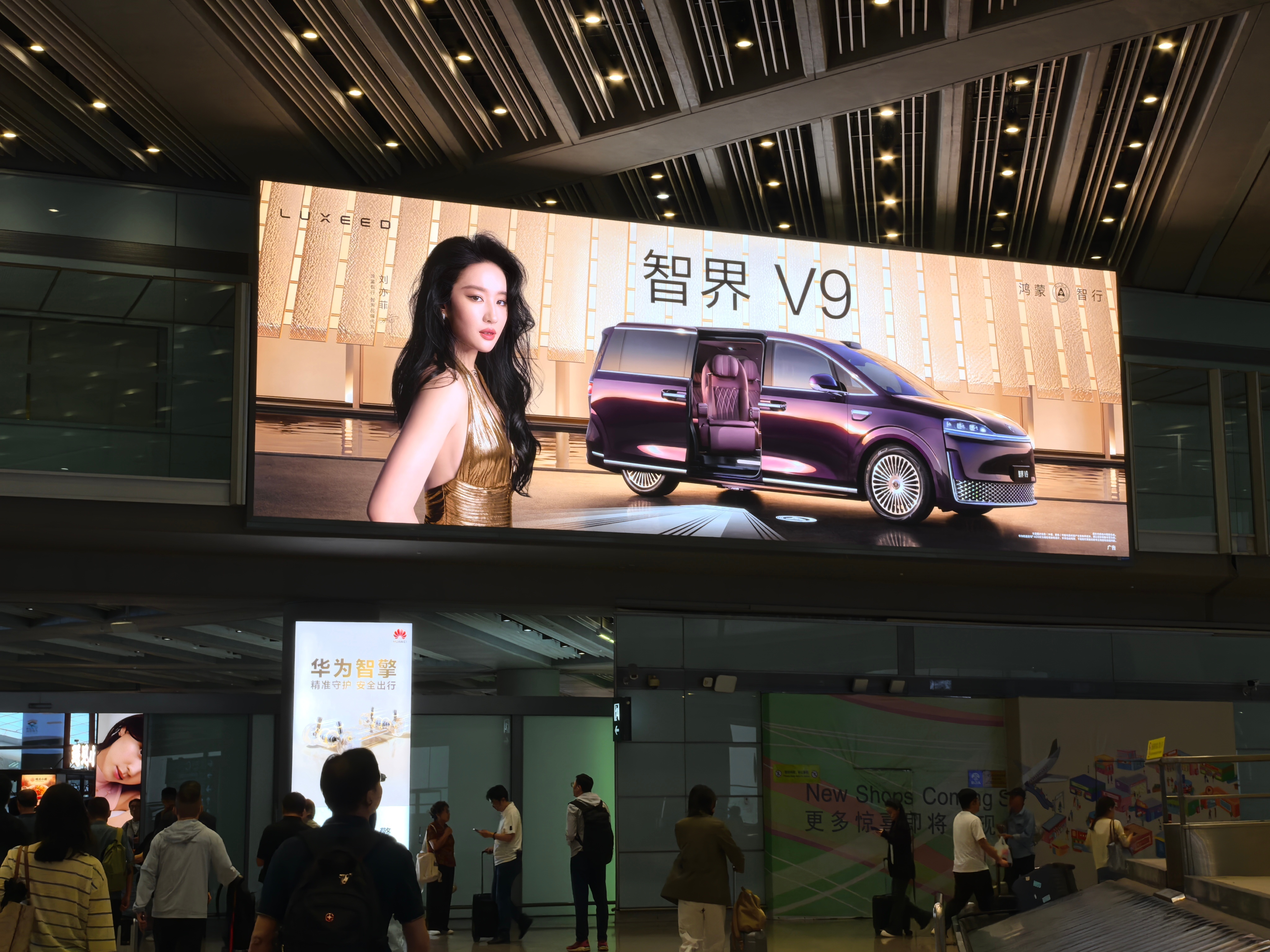 图1：天津万象城图2：昆明阿玛施眼科大厦图3：沈阳文化路万达广场图4：成都双流国