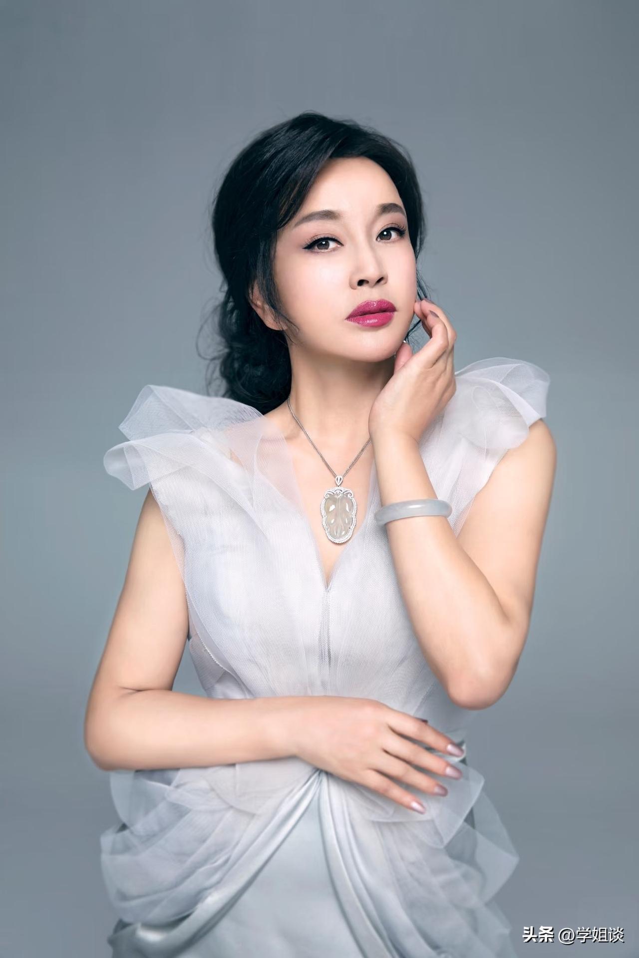 一次采访中，毒舌金星吐槽刘晓庆：你害了一群男人啊！

这话一出来，本以为刘晓庆会