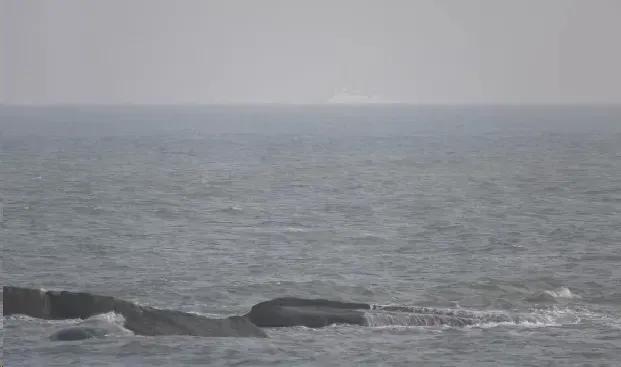 台湾记者拍摄的今天（2月28日）从金门看大陆执法忠公务船，我看还可以再近点！