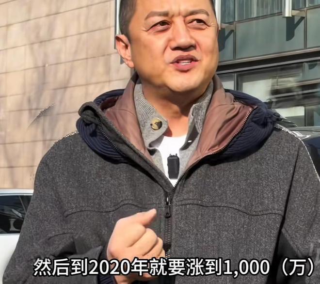 以前我跟绝大多数人一样，觉得李亚鹏不务正业，不好好演戏，成天去一些自己狗屁不通的
