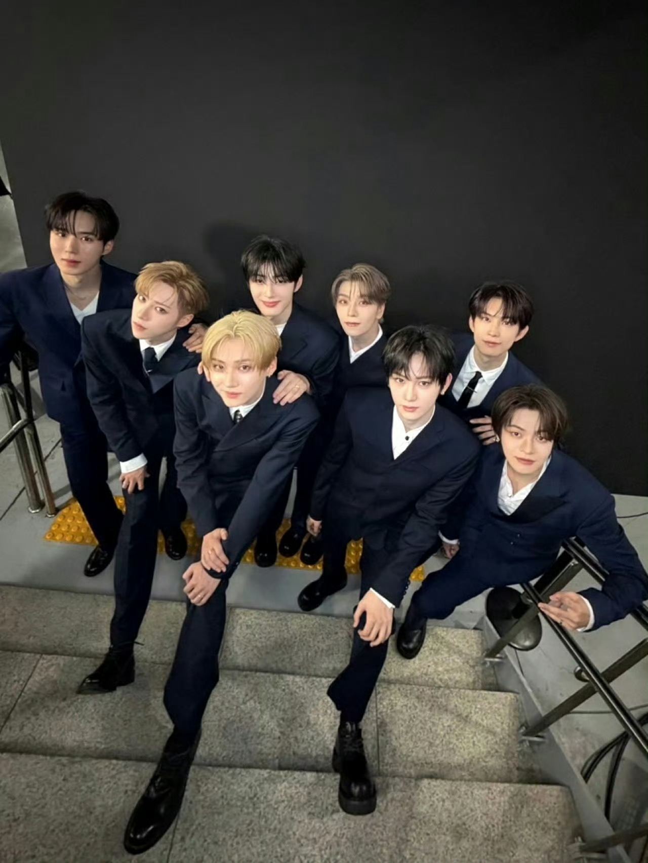 ALD1更新MMA后台合照 