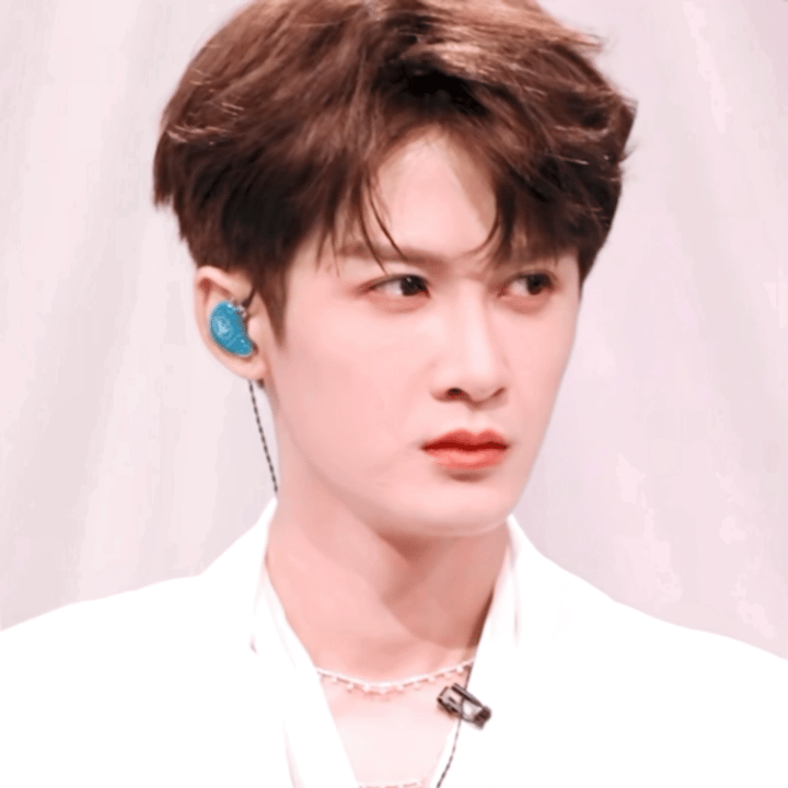 哈哈哈哈哈哈哈我大答题就檀健次这样，想不出来东西的时候就重复！大哥太可爱了！！