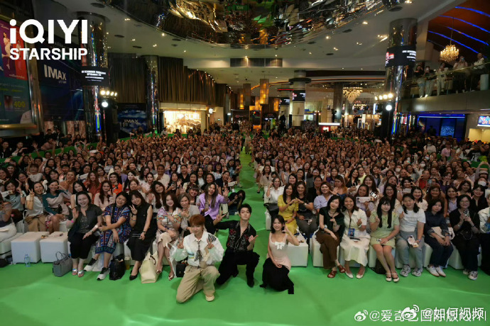 许凯首位双平台海外全球代言人许凯爱奇艺国际版全球代言人 双平台全球代言，许凯海外