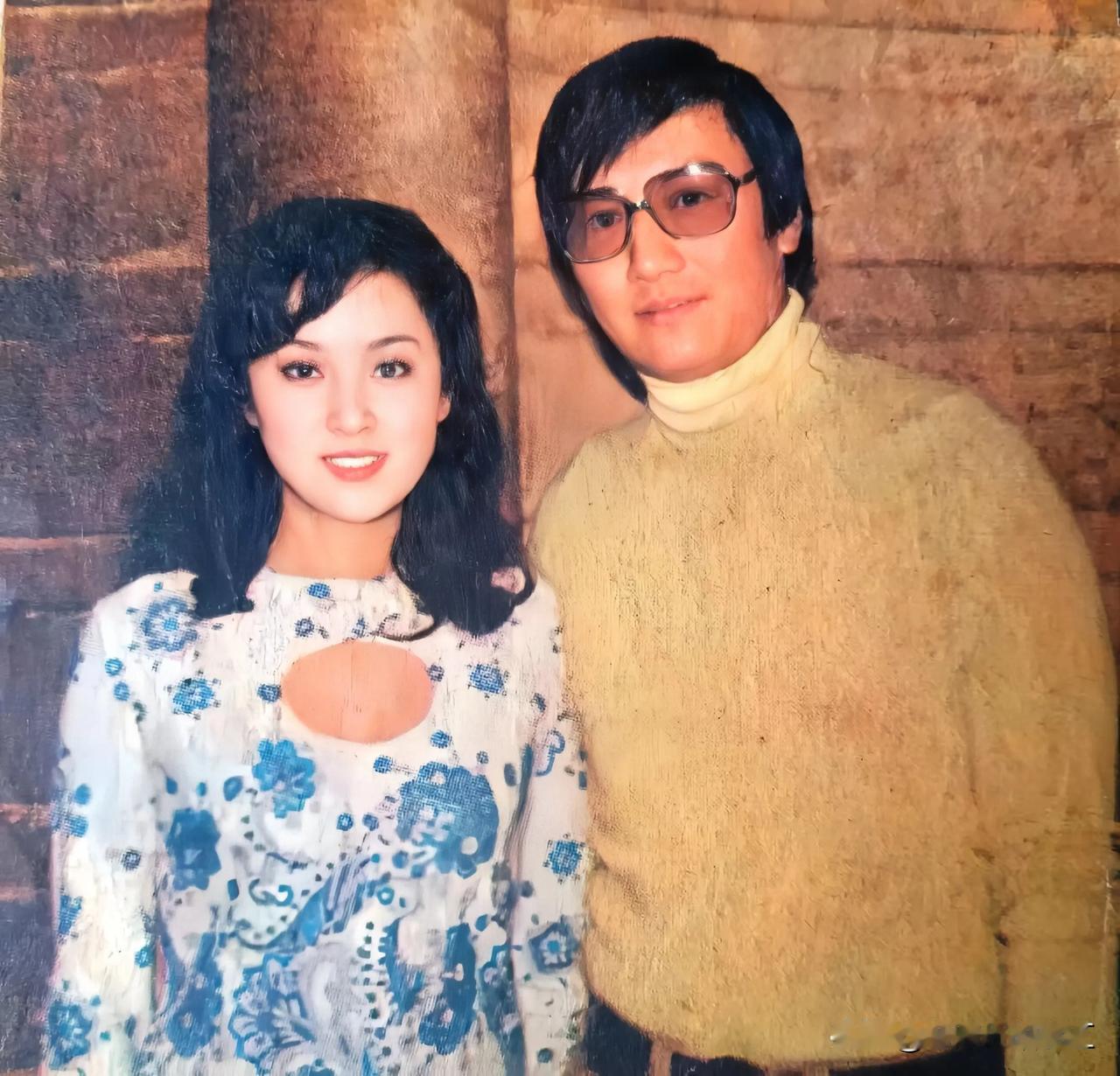 上世纪70年代初台湾女星甄珍与谢贤的合照,他们于1974年结婚,1977年离婚。
