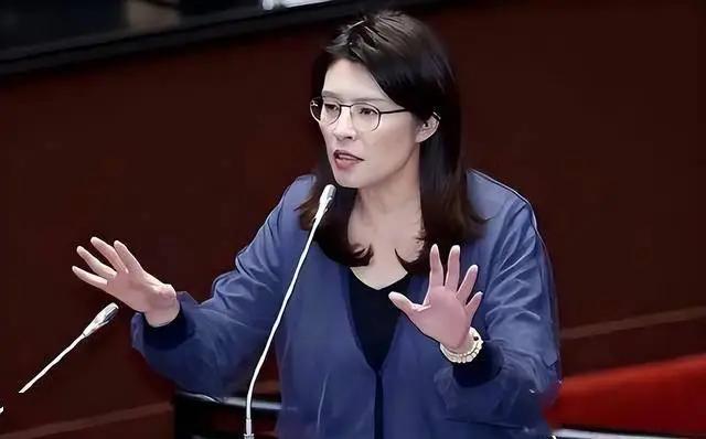郑丽文夹在中美之间

一边亲大陆一边求美方认可

她走得通吗？

2026年4月