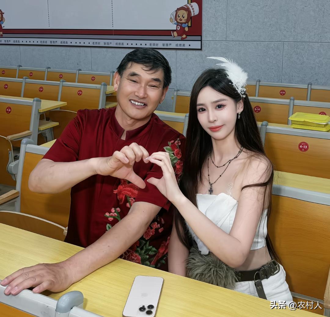 希望大家多理解一下朱之文老师，他绝对不是好色之徒。只是工作需要，整的节目效果罢了