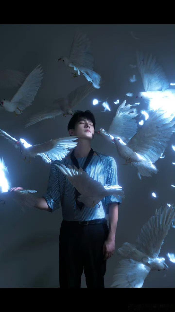 杨洋这几张图好美啊[色][色][色] ​​​谁拍的重重有赏 ​​​